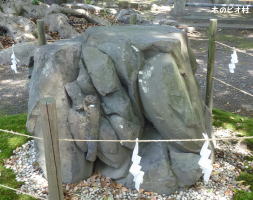 日吉神社　子産石